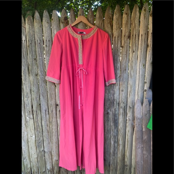 Vocama of arnel‎ Bard's of Toronto Vintage robe - Picture 1 of 15